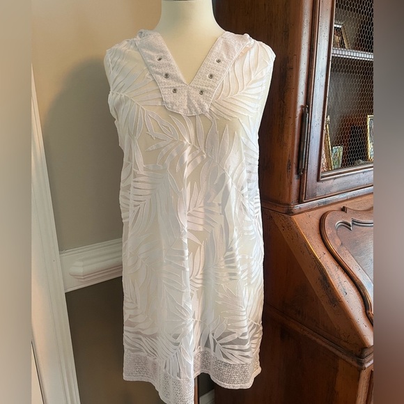 Dotti White PalmSprings Swimsuit Coverup - Picture 4 of 8